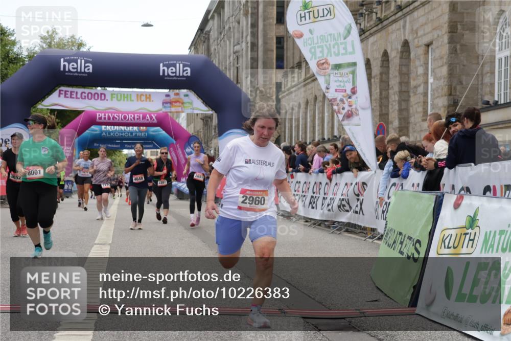 06.09.2026 - CURREX Alsterlauf Yannick Fuchs http://msf.ph/oto/10226383 06.09.2026 10:18:34 Ziel 2349, 2651, 2656, 2804, 2960, 3052, 3358, 3654, 4107, 4648, 4795, 4804, 5921, 8001 meine-sportfotos.de