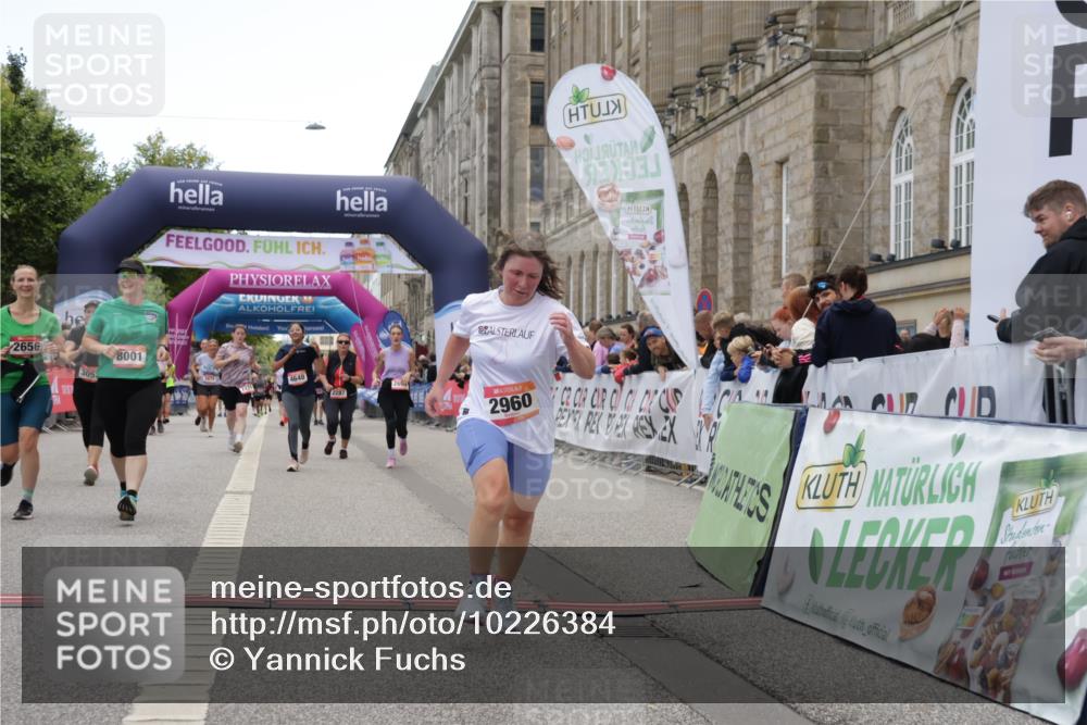 06.09.2026 - CURREX Alsterlauf Yannick Fuchs http://msf.ph/oto/10226384 06.09.2026 10:18:34 Ziel 2349, 2651, 2656, 2804, 2960, 3052, 3358, 3654, 4107, 4648, 4795, 4804, 5921, 8001 meine-sportfotos.de