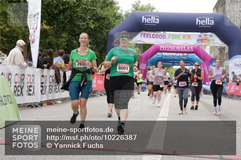 06.09.2026 - CURREX Alsterlauf Yannick Fuchs http://msf.ph/oto/10226387 06.09.2026 10:18:35 Ziel 2271, 2287, 2349, 2651, 2656, 2804, 2960, 3052, 3358, 3654, 4648, 4795, 4804, 5921, 8001 meine-sportfotos.de