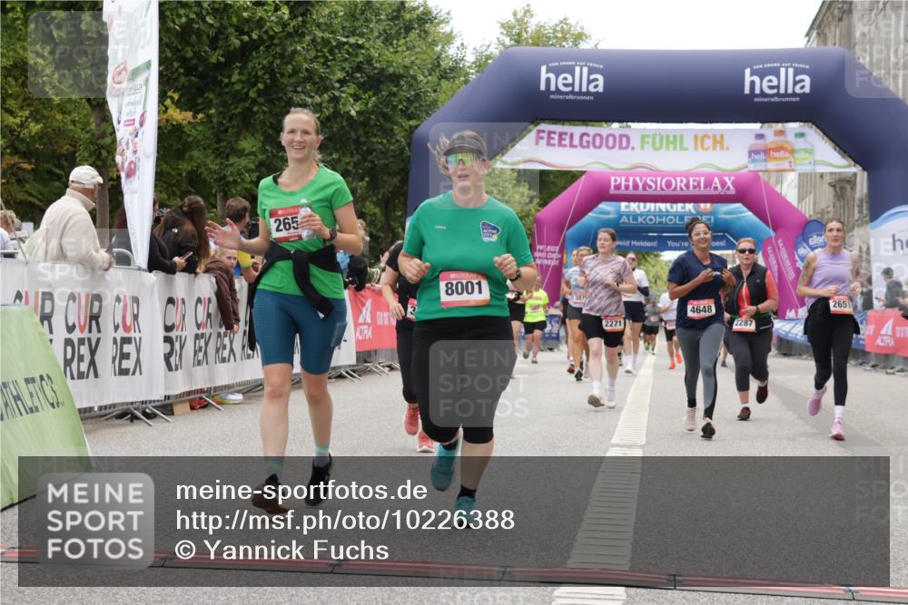 06.09.2026 - CURREX Alsterlauf Yannick Fuchs http://msf.ph/oto/10226388 06.09.2026 10:18:35 Ziel 2271, 2287, 2349, 2651, 2656, 2804, 2960, 3052, 3358, 3654, 4648, 4795, 4804, 5921, 8001 meine-sportfotos.de