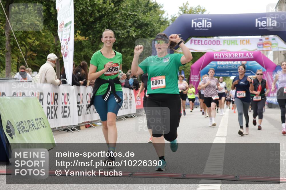 06.09.2026 - CURREX Alsterlauf Yannick Fuchs http://msf.ph/oto/10226390 06.09.2026 10:18:35 Ziel 2271, 2287, 2349, 2651, 2656, 2804, 2960, 3052, 3358, 3654, 4648, 4795, 4804, 5921, 8001 meine-sportfotos.de