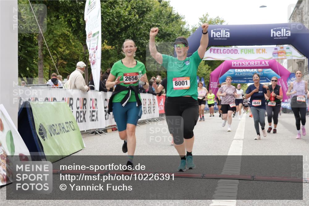 06.09.2026 - CURREX Alsterlauf Yannick Fuchs http://msf.ph/oto/10226391 06.09.2026 10:18:36 Ziel 2271, 2287, 2349, 2651, 2656, 2960, 3052, 3358, 3654, 4648, 8001 meine-sportfotos.de