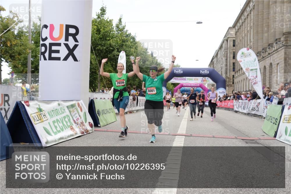 06.09.2026 - CURREX Alsterlauf Yannick Fuchs http://msf.ph/oto/10226395 06.09.2026 10:18:36 Ziel 2271, 2287, 2349, 2651, 2656, 2960, 3052, 3358, 3654, 4648, 8001 meine-sportfotos.de