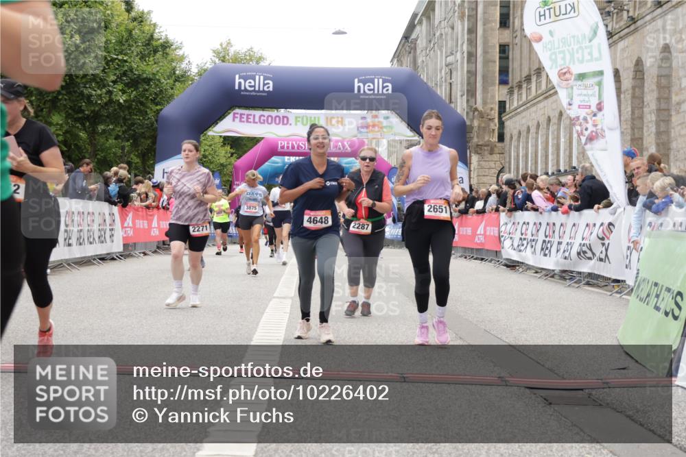 06.09.2026 - CURREX Alsterlauf Yannick Fuchs http://msf.ph/oto/10226402 06.09.2026 10:18:38 Ziel 2271, 2287, 2349, 2651, 2656, 2960, 3052, 3358, 3875, 3879, 4648, 8001 meine-sportfotos.de