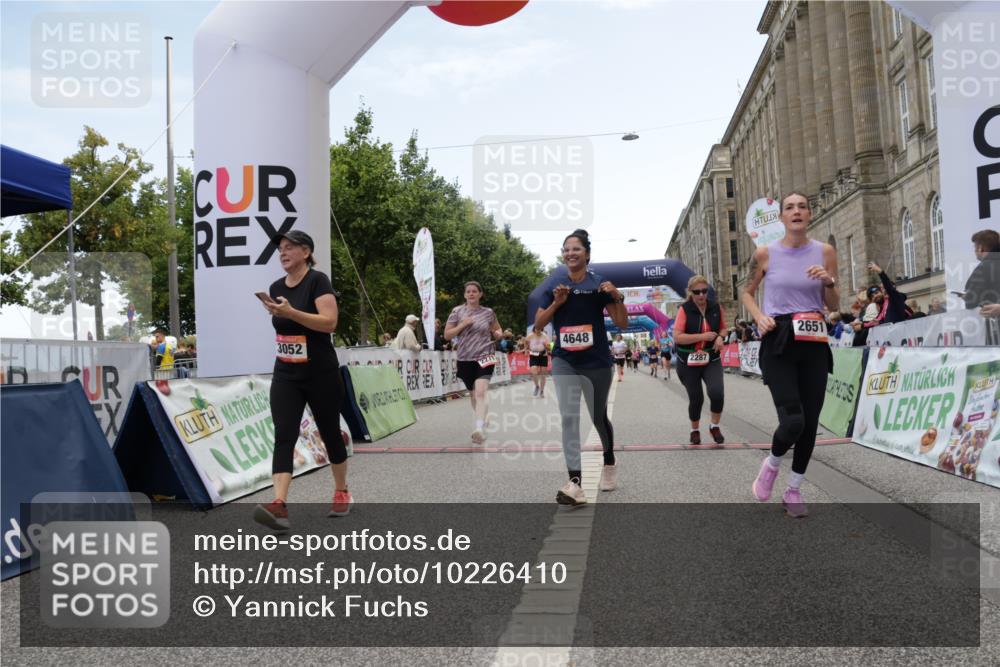 06.09.2026 - CURREX Alsterlauf Yannick Fuchs http://msf.ph/oto/10226410 06.09.2026 10:18:39 Ziel 2271, 2287, 2349, 2651, 2656, 2960, 3052, 3421, 3875, 3879, 4648, 5394, 8001 meine-sportfotos.de