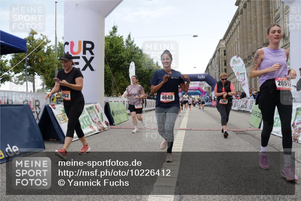06.09.2026 - CURREX Alsterlauf Yannick Fuchs http://msf.ph/oto/10226412 06.09.2026 10:18:40 Ziel 2271, 2287, 2651, 2656, 2960, 3052, 3421, 3875, 3879, 4648, 5394, 8001 meine-sportfotos.de