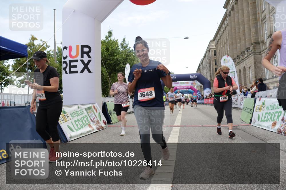 06.09.2026 - CURREX Alsterlauf Yannick Fuchs http://msf.ph/oto/10226414 06.09.2026 10:18:40 Ziel 2271, 2287, 2651, 2656, 2960, 3052, 3421, 3875, 3879, 4648, 5394, 8001 meine-sportfotos.de
