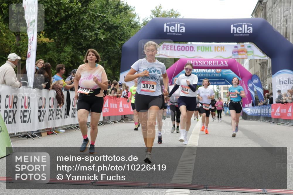 06.09.2026 - CURREX Alsterlauf Yannick Fuchs http://msf.ph/oto/10226419 06.09.2026 10:18:41 Ziel 2271, 2287, 2651, 2656, 2960, 3052, 3421, 3875, 3879, 4648, 5394, 6067, 8001 meine-sportfotos.de