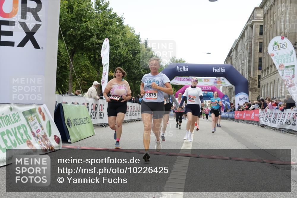 06.09.2026 - CURREX Alsterlauf Yannick Fuchs http://msf.ph/oto/10226425 06.09.2026 10:18:43 Ziel 2271, 2287, 2651, 2656, 3052, 3421, 3875, 3879, 4406, 4648, 4857, 5394, 5489, 6067, 8001 meine-sportfotos.de