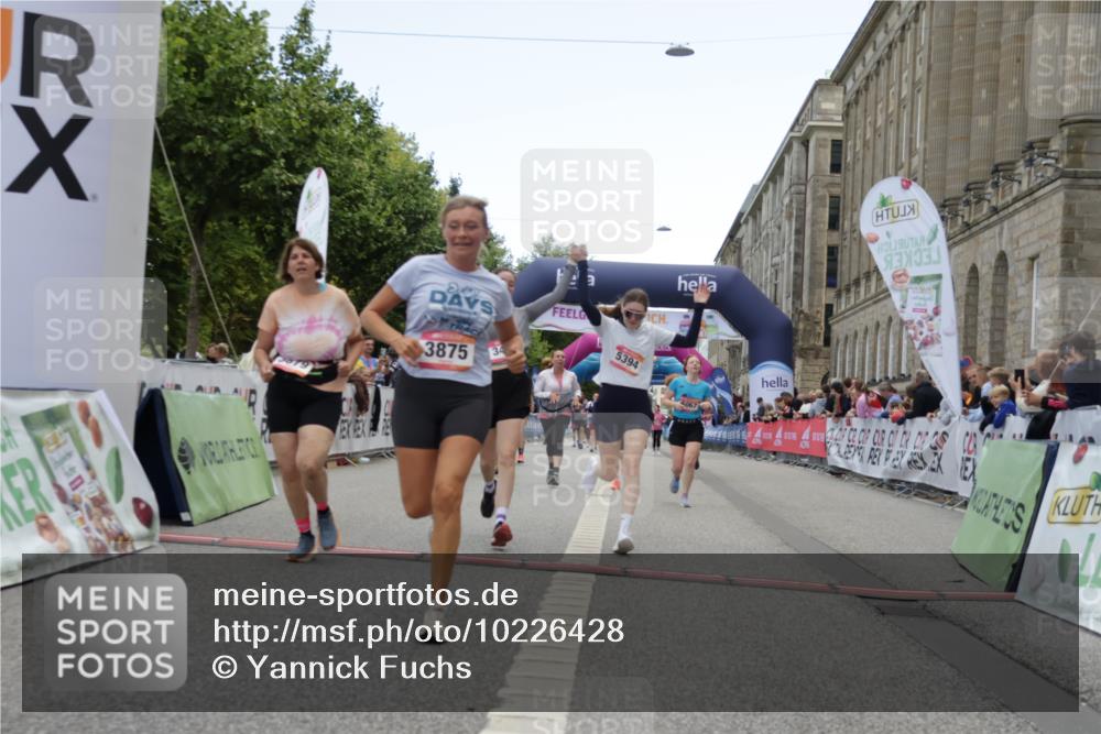06.09.2026 - CURREX Alsterlauf Yannick Fuchs http://msf.ph/oto/10226428 06.09.2026 10:18:43 Ziel 2271, 2287, 2651, 2656, 3052, 3421, 3875, 3879, 4406, 4648, 4857, 5394, 5489, 6067, 8001 meine-sportfotos.de