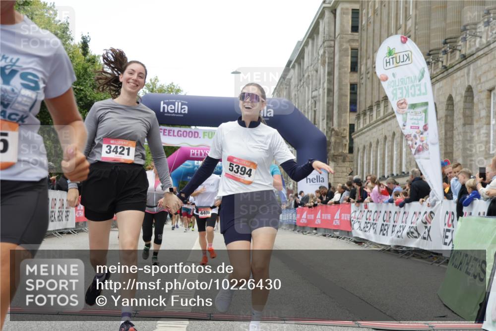 06.09.2026 - CURREX Alsterlauf Yannick Fuchs http://msf.ph/oto/10226430 06.09.2026 10:18:44 Ziel 2271, 2287, 2651, 3052, 3421, 3875, 3879, 4406, 4560, 4648, 4857, 5394, 5489, 6067 meine-sportfotos.de