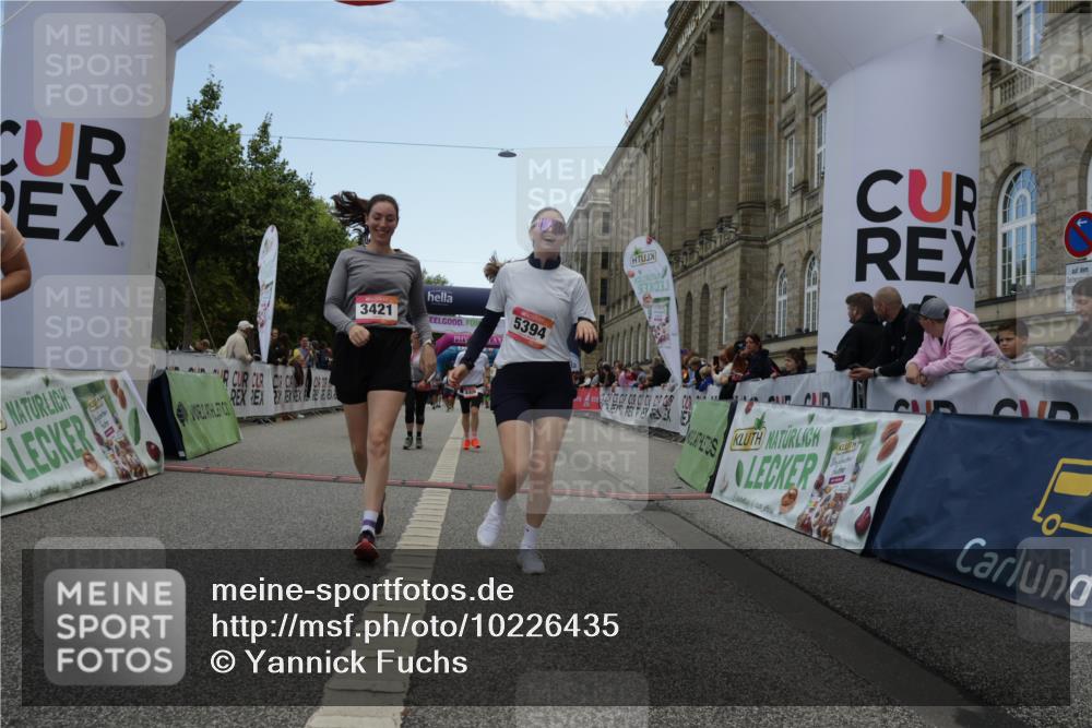 06.09.2026 - CURREX Alsterlauf Yannick Fuchs http://msf.ph/oto/10226435 06.09.2026 10:18:45 Ziel 2271, 2287, 2651, 3052, 3421, 3875, 3879, 4406, 4560, 4648, 4857, 5394, 5489, 6067 meine-sportfotos.de