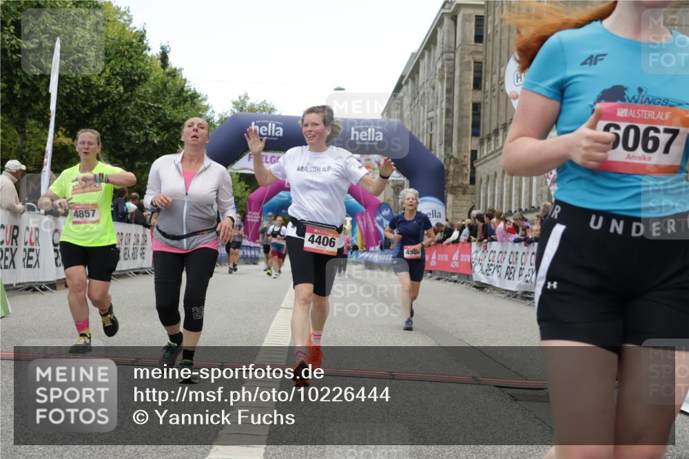 06.09.2026 - CURREX Alsterlauf Yannick Fuchs http://msf.ph/oto/10226444 06.09.2026 10:18:47 Ziel 2271, 2287, 2872, 3421, 3875, 3879, 4406, 4560, 4857, 5394, 5489, 6067 meine-sportfotos.de