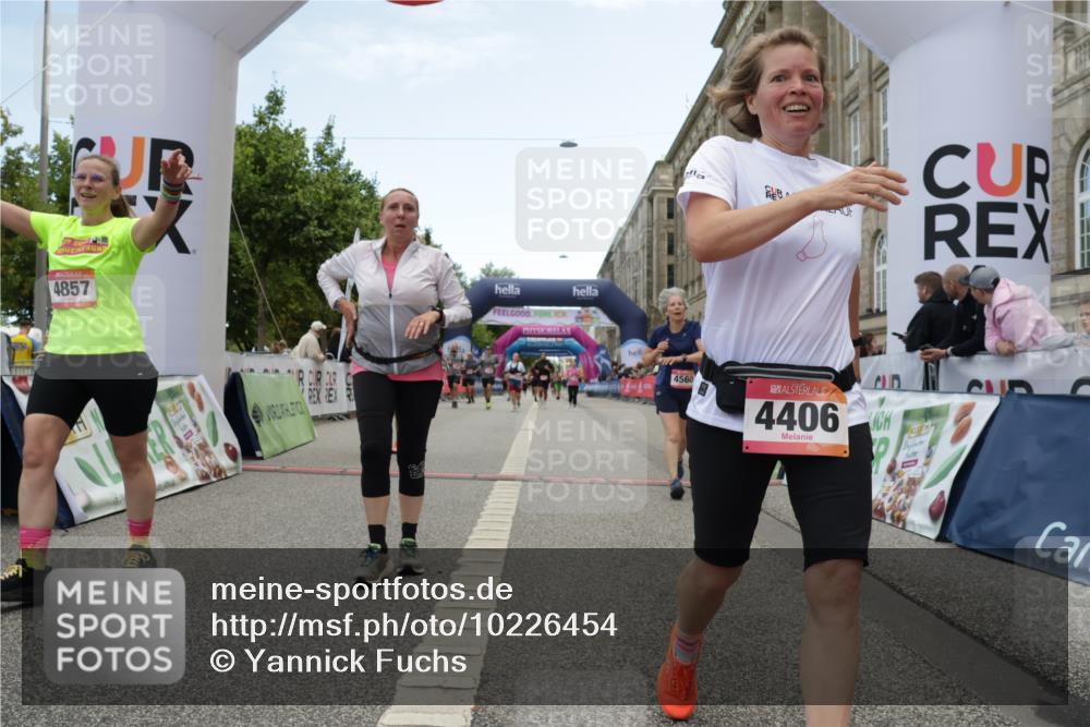 06.09.2026 - CURREX Alsterlauf Yannick Fuchs http://msf.ph/oto/10226454 06.09.2026 10:18:49 Ziel 2872, 3324, 3325, 3421, 3875, 3879, 4406, 4560, 4857, 5394, 5489, 6067 meine-sportfotos.de