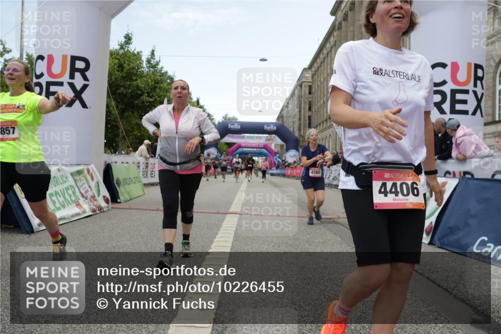 06.09.2026 - CURREX Alsterlauf Yannick Fuchs http://msf.ph/oto/10226455 06.09.2026 10:18:49 Ziel 2872, 3324, 3325, 3421, 3875, 3879, 4406, 4560, 4857, 5394, 5489, 6067 meine-sportfotos.de