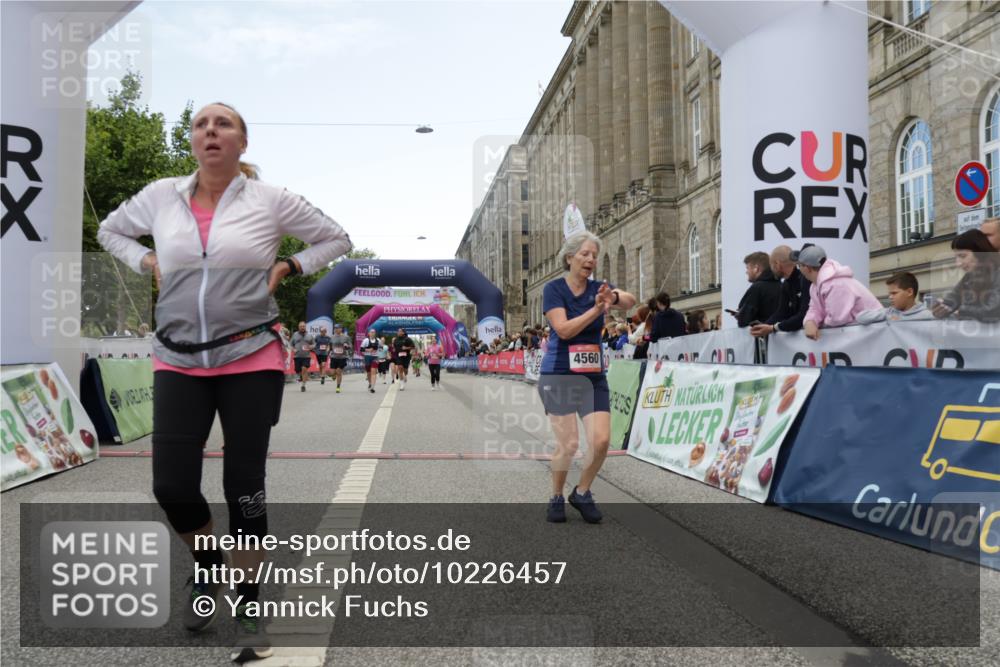 06.09.2026 - CURREX Alsterlauf Yannick Fuchs http://msf.ph/oto/10226457 06.09.2026 10:18:50 Ziel 2872, 3324, 3325, 3421, 3875, 3879, 4406, 4500, 4560, 4857, 5394, 5489, 6067 meine-sportfotos.de