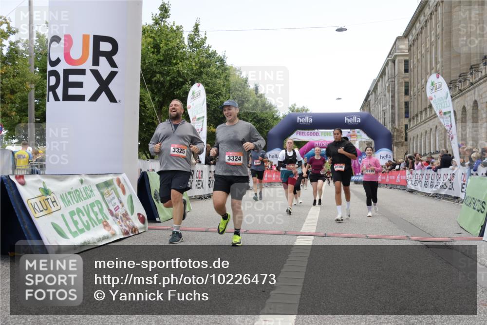 06.09.2026 - CURREX Alsterlauf Yannick Fuchs http://msf.ph/oto/10226473 06.09.2026 10:18:54 Ziel 2157, 2872, 3253, 3272, 3324, 3325, 4044, 4406, 4500, 4560, 4857, 5489, 6335 meine-sportfotos.de