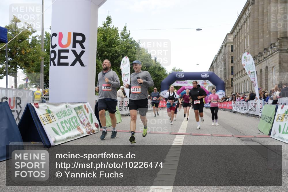 06.09.2026 - CURREX Alsterlauf Yannick Fuchs http://msf.ph/oto/10226474 06.09.2026 10:18:54 Ziel 2157, 2872, 3253, 3272, 3324, 3325, 4044, 4406, 4500, 4560, 4857, 5489, 6335 meine-sportfotos.de