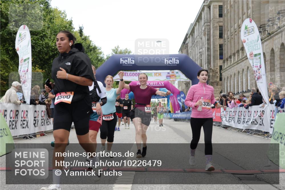 06.09.2026 - CURREX Alsterlauf Yannick Fuchs http://msf.ph/oto/10226479 06.09.2026 10:18:56 Ziel 2157, 2872, 3253, 3272, 3324, 3325, 4044, 4500, 4560, 6335 meine-sportfotos.de