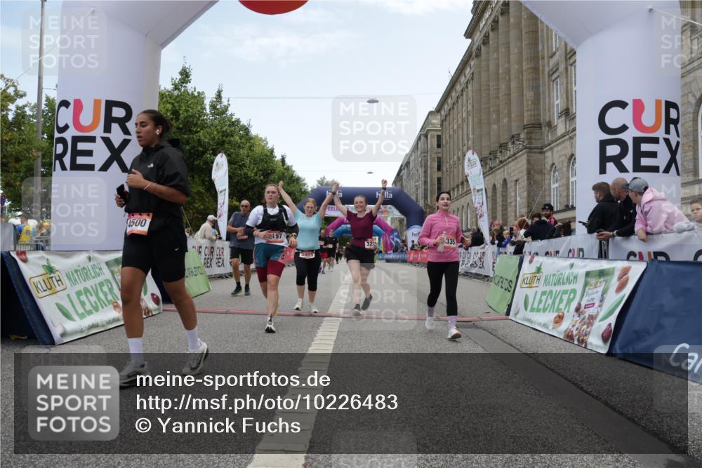06.09.2026 - CURREX Alsterlauf Yannick Fuchs http://msf.ph/oto/10226483 06.09.2026 10:18:56 Ziel 2157, 2872, 3253, 3272, 3324, 3325, 4044, 4500, 4560, 6335 meine-sportfotos.de