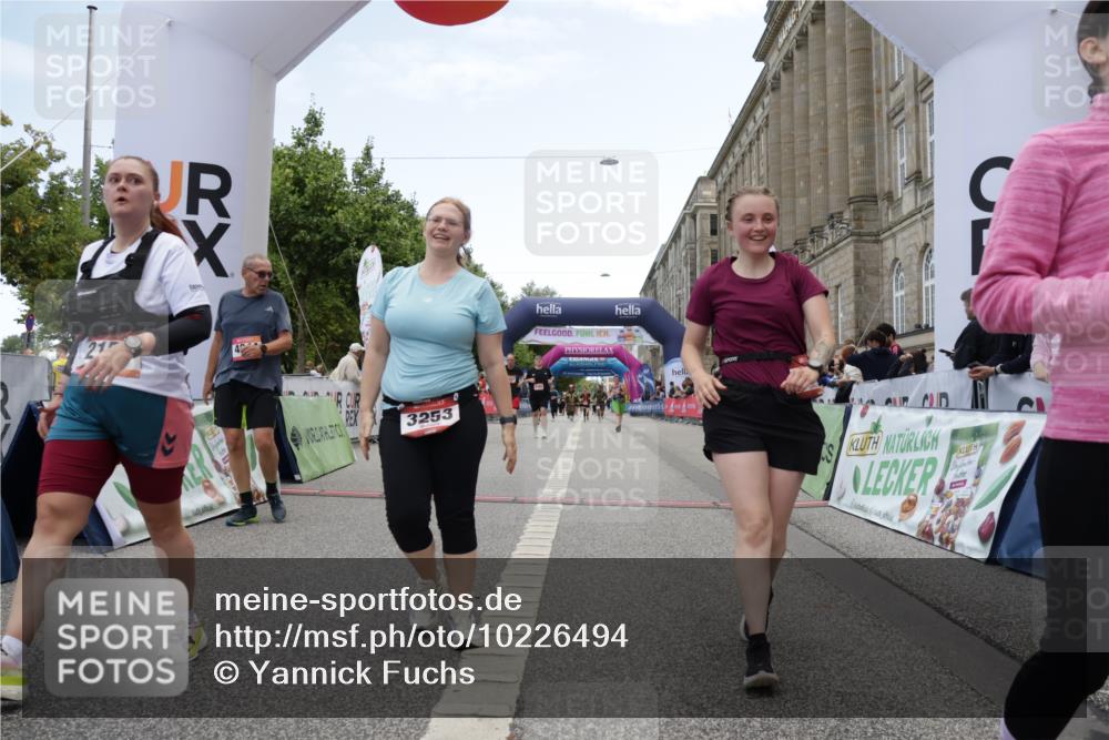 06.09.2026 - CURREX Alsterlauf Yannick Fuchs http://msf.ph/oto/10226494 06.09.2026 10:18:58 Ziel 2157, 2872, 3253, 3272, 3324, 3325, 4044, 4500, 5037, 6335 meine-sportfotos.de