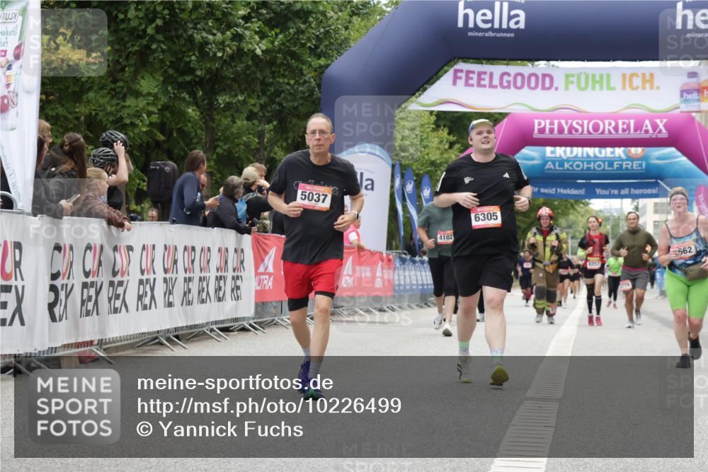 06.09.2026 - CURREX Alsterlauf Yannick Fuchs http://msf.ph/oto/10226499 06.09.2026 10:19:00 Ziel 2157, 3253, 3272, 3324, 3325, 4044, 4500, 5037, 5662, 6305, 6335 meine-sportfotos.de