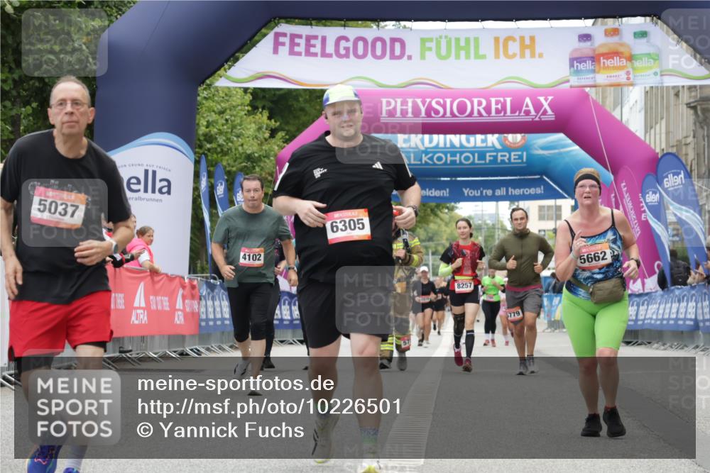 06.09.2026 - CURREX Alsterlauf Yannick Fuchs http://msf.ph/oto/10226501 06.09.2026 10:19:01 Ziel 2157, 3253, 3272, 3324, 3325, 4044, 4500, 5037, 5662, 6305, 6335 meine-sportfotos.de