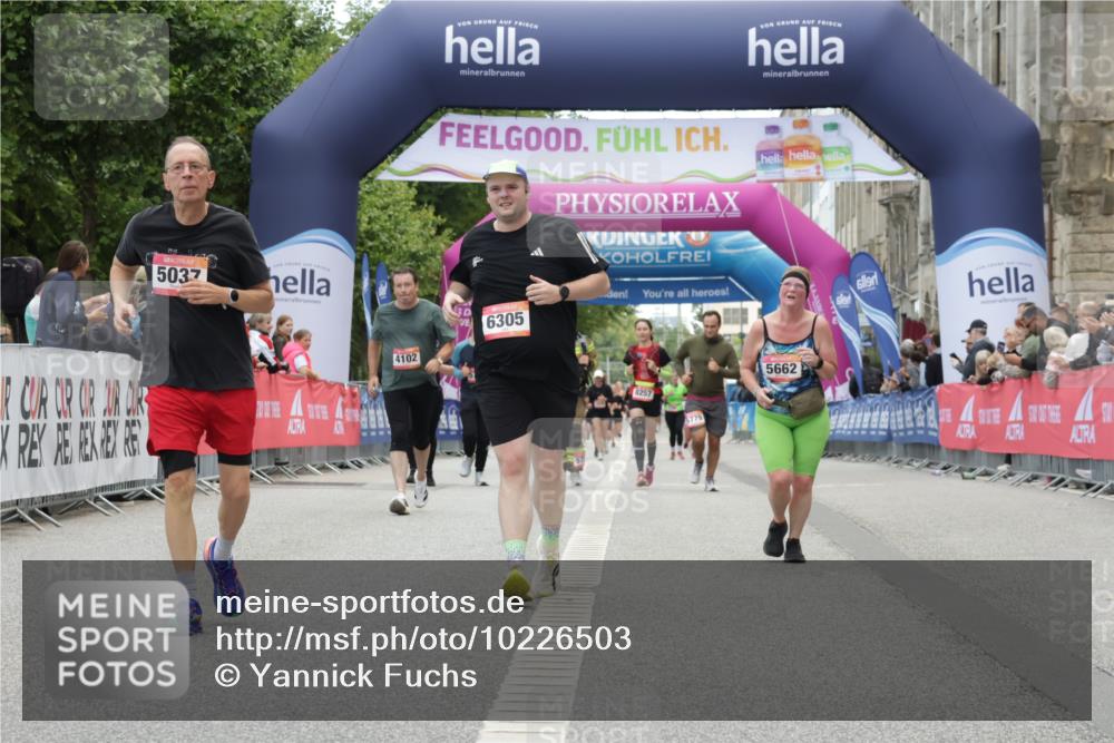 06.09.2026 - CURREX Alsterlauf Yannick Fuchs http://msf.ph/oto/10226503 06.09.2026 10:19:01 Ziel 2157, 3253, 3272, 3324, 3325, 4044, 4500, 5037, 5662, 6305, 6335 meine-sportfotos.de