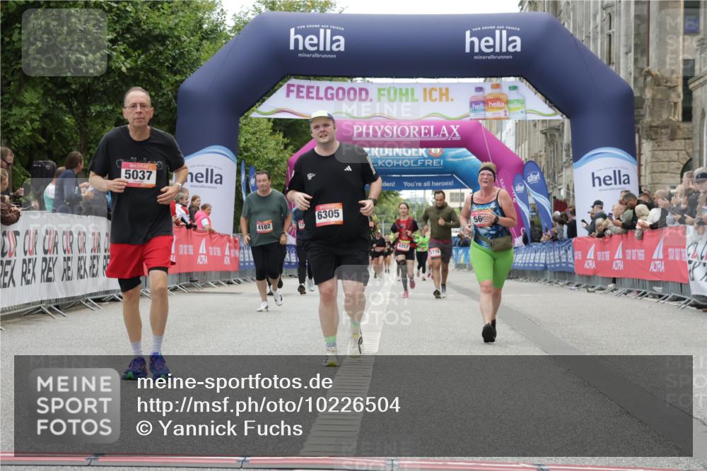 06.09.2026 - CURREX Alsterlauf Yannick Fuchs http://msf.ph/oto/10226504 06.09.2026 10:19:01 Ziel 2157, 3253, 3272, 3324, 3325, 4044, 4500, 5037, 5662, 6305, 6335 meine-sportfotos.de