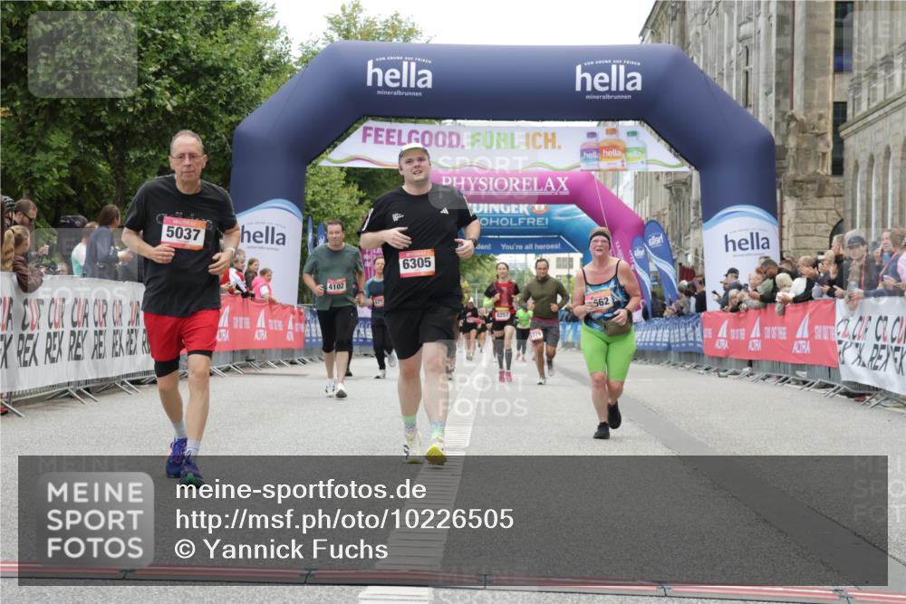 06.09.2026 - CURREX Alsterlauf Yannick Fuchs http://msf.ph/oto/10226505 06.09.2026 10:19:01 Ziel 2157, 3253, 3272, 3324, 3325, 4044, 4500, 5037, 5662, 6305, 6335 meine-sportfotos.de