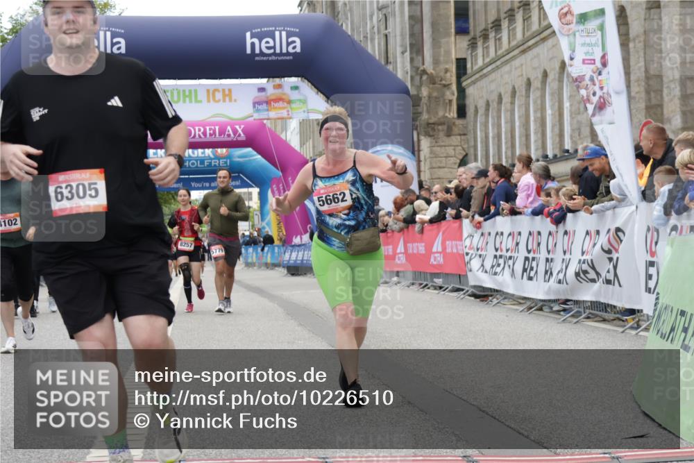 06.09.2026 - CURREX Alsterlauf Yannick Fuchs http://msf.ph/oto/10226510 06.09.2026 10:19:04 Ziel 3253, 3272, 4044, 4102, 5037, 5662, 6305 meine-sportfotos.de