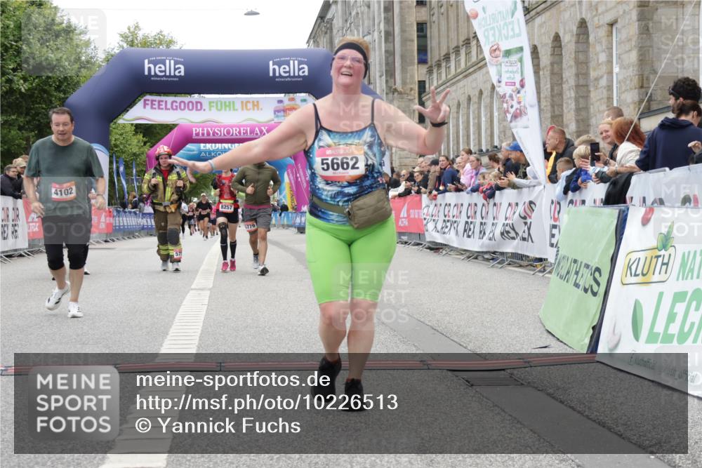 06.09.2026 - CURREX Alsterlauf Yannick Fuchs http://msf.ph/oto/10226513 06.09.2026 10:19:06 Ziel 2441, 4102, 5037, 5662, 5752, 5753, 5779, 6305, 8257 meine-sportfotos.de