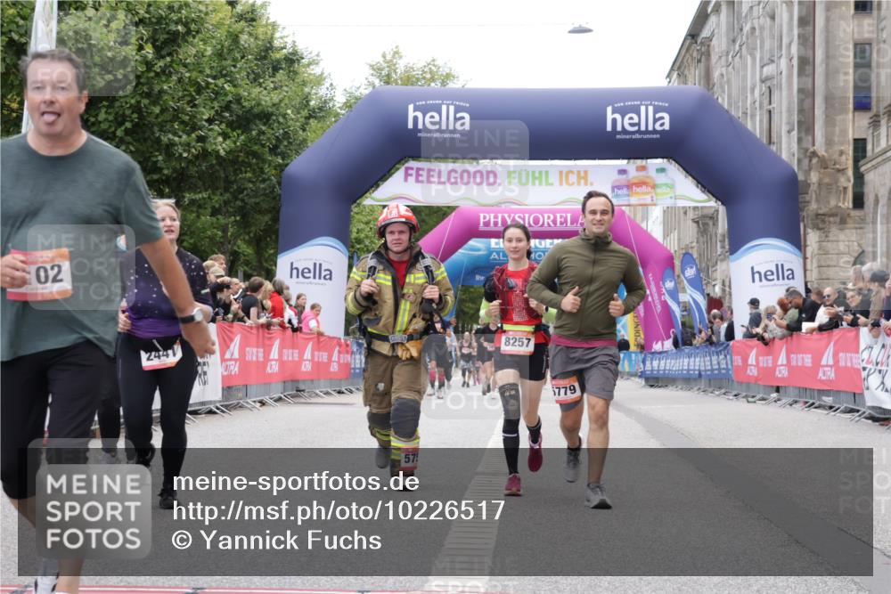 06.09.2026 - CURREX Alsterlauf Yannick Fuchs http://msf.ph/oto/10226517 06.09.2026 10:19:08 Ziel 2441, 4102, 5037, 5662, 5752, 5753, 5779, 6305, 8257 meine-sportfotos.de