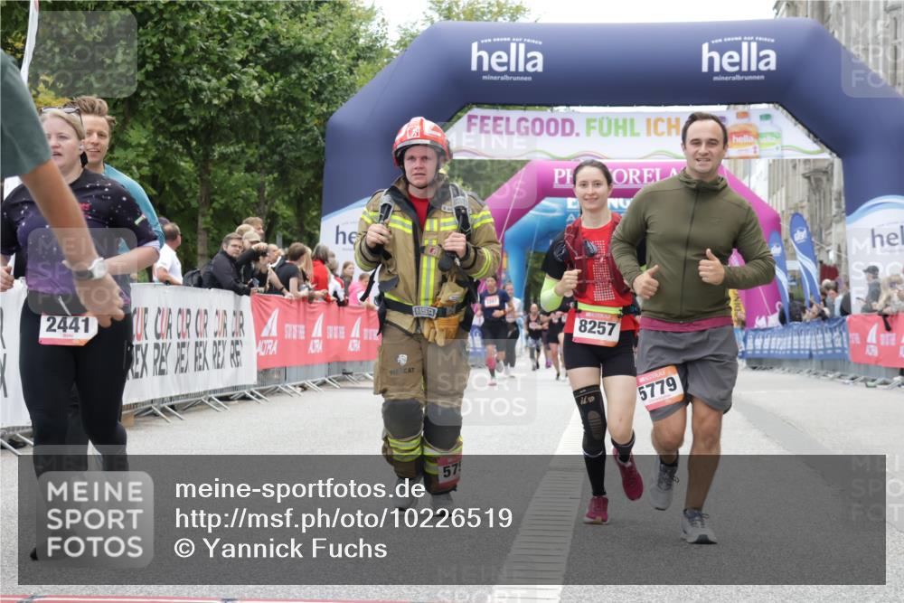06.09.2026 - CURREX Alsterlauf Yannick Fuchs http://msf.ph/oto/10226519 06.09.2026 10:19:09 Ziel 2441, 4102, 5037, 5662, 5752, 5753, 5779, 6305, 8257 meine-sportfotos.de