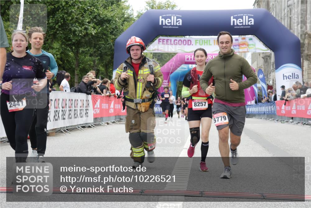 06.09.2026 - CURREX Alsterlauf Yannick Fuchs http://msf.ph/oto/10226521 06.09.2026 10:19:10 Ziel 2441, 4102, 5037, 5662, 5752, 5753, 5779, 6305, 8257 meine-sportfotos.de