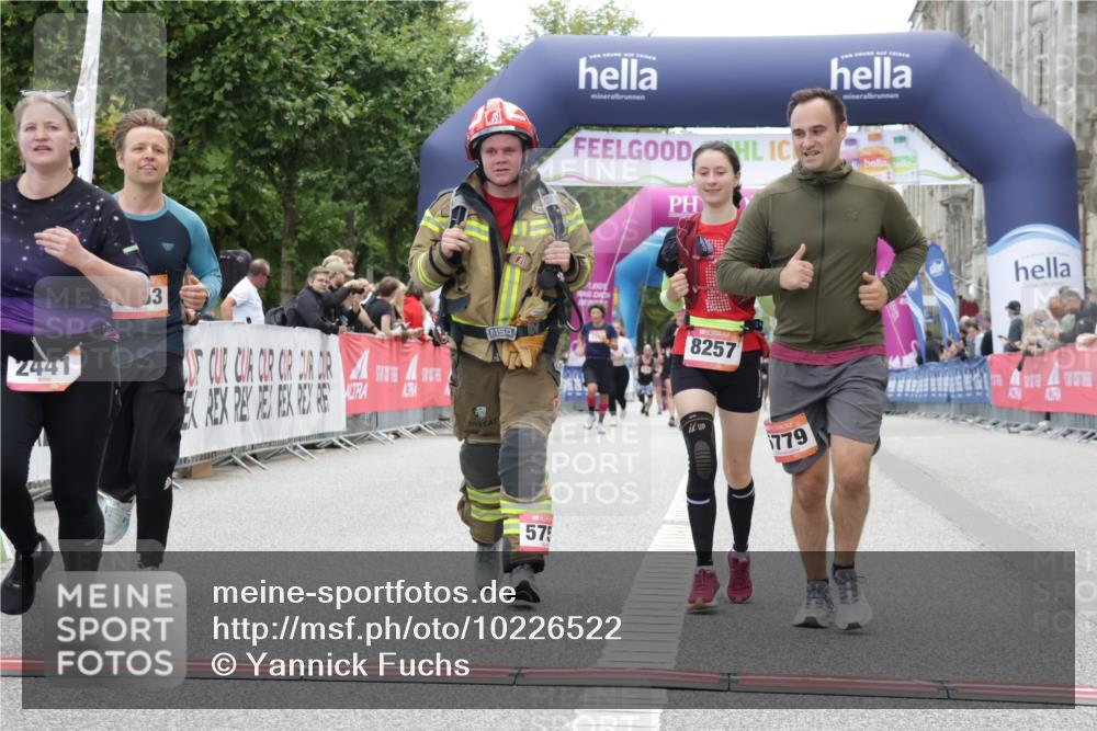 06.09.2026 - CURREX Alsterlauf Yannick Fuchs http://msf.ph/oto/10226522 06.09.2026 10:19:10 Ziel 2441, 4102, 5037, 5662, 5752, 5753, 5779, 6305, 8257 meine-sportfotos.de