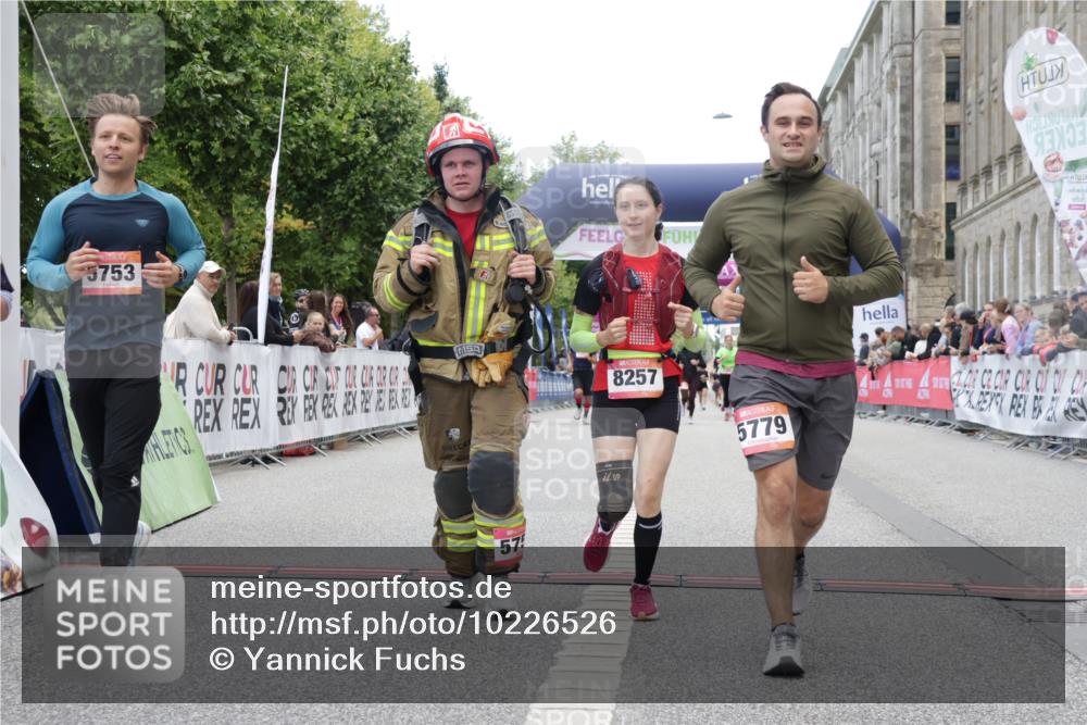 06.09.2026 - CURREX Alsterlauf Yannick Fuchs http://msf.ph/oto/10226526 06.09.2026 10:19:11 Ziel 2441, 4102, 5662, 5752, 5753, 5779, 6305, 8257 meine-sportfotos.de