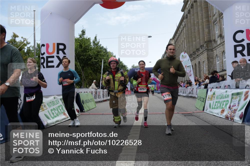 06.09.2026 - CURREX Alsterlauf Yannick Fuchs http://msf.ph/oto/10226528 06.09.2026 10:19:12 Ziel 2441, 4102, 5662, 5752, 5753, 5779, 8257 meine-sportfotos.de