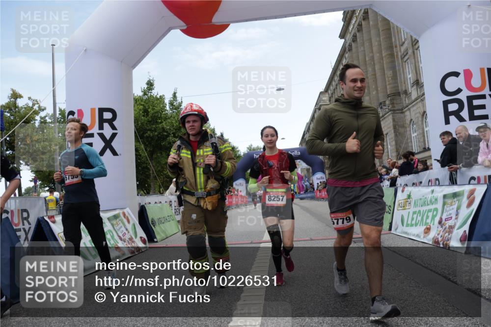 06.09.2026 - CURREX Alsterlauf Yannick Fuchs http://msf.ph/oto/10226531 06.09.2026 10:19:12 Ziel 2441, 4102, 5662, 5752, 5753, 5779, 8257 meine-sportfotos.de