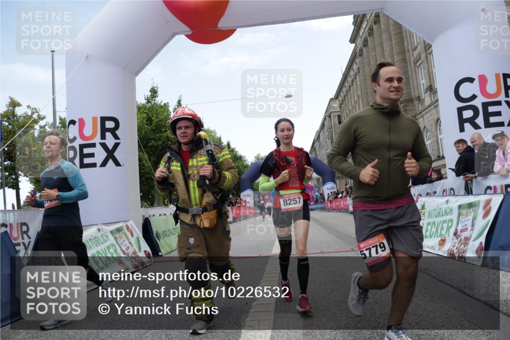 06.09.2026 - CURREX Alsterlauf Yannick Fuchs http://msf.ph/oto/10226532 06.09.2026 10:19:12 Ziel 2441, 4102, 5662, 5752, 5753, 5779, 8257 meine-sportfotos.de