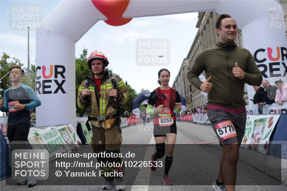 06.09.2026 - CURREX Alsterlauf Yannick Fuchs http://msf.ph/oto/10226533 06.09.2026 10:19:12 Ziel 2441, 4102, 5662, 5752, 5753, 5779, 8257 meine-sportfotos.de