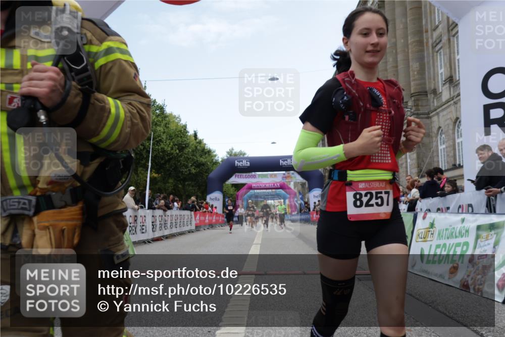 06.09.2026 - CURREX Alsterlauf Yannick Fuchs http://msf.ph/oto/10226535 06.09.2026 10:19:13 Ziel 2441, 4102, 5752, 5753, 5779, 8257 meine-sportfotos.de