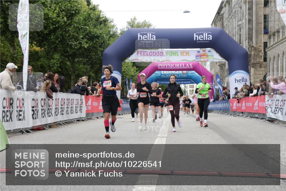 06.09.2026 - CURREX Alsterlauf Yannick Fuchs http://msf.ph/oto/10226541 06.09.2026 10:19:16 Ziel 2441, 2819, 2837, 3207, 5752, 5753, 5779, 5788, 8257 meine-sportfotos.de