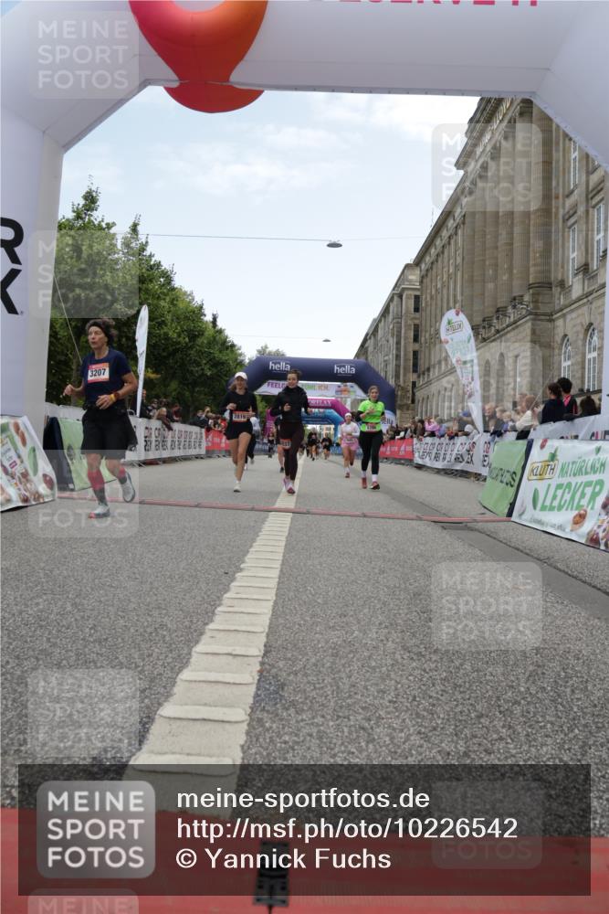 06.09.2026 - CURREX Alsterlauf Yannick Fuchs http://msf.ph/oto/10226542 06.09.2026 10:19:19 Ziel 2819, 2837, 3207, 3669, 3713, 4665, 5788 meine-sportfotos.de