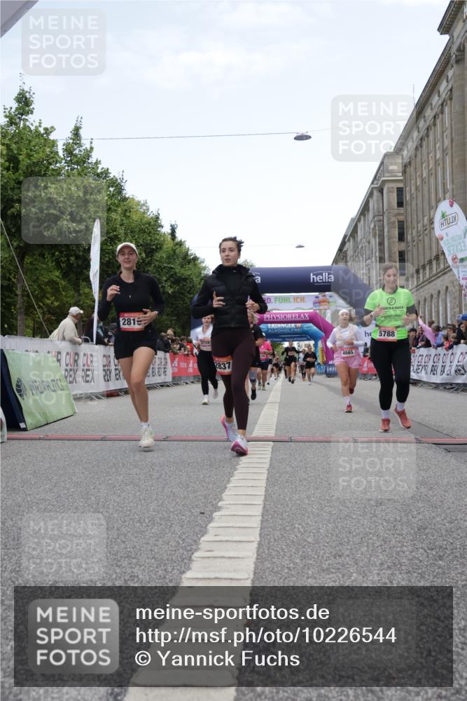 06.09.2026 - CURREX Alsterlauf Yannick Fuchs http://msf.ph/oto/10226544 06.09.2026 10:19:20 Ziel 2819, 2837, 3207, 3669, 3713, 4665, 5788 meine-sportfotos.de