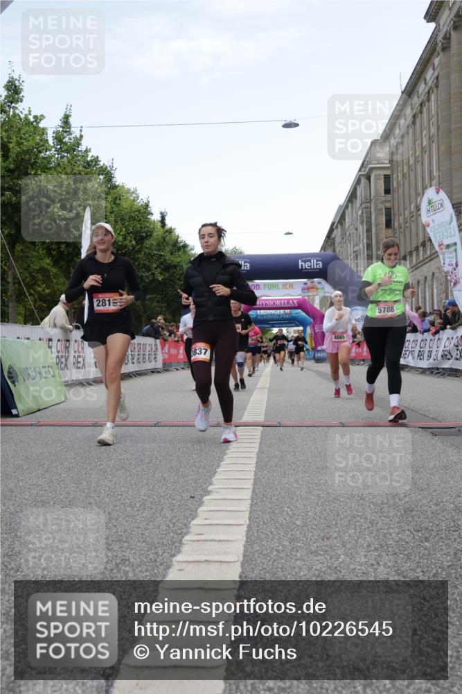 06.09.2026 - CURREX Alsterlauf Yannick Fuchs http://msf.ph/oto/10226545 06.09.2026 10:19:21 Ziel 2819, 2837, 3207, 3669, 3713, 4665, 5422, 5426, 5427, 5788 meine-sportfotos.de
