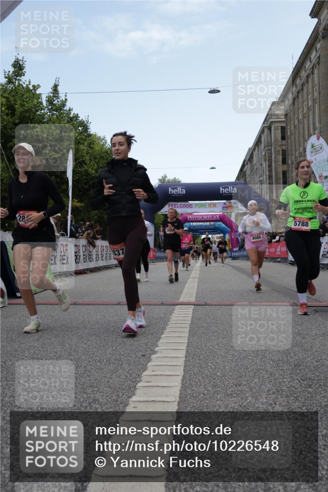 06.09.2026 - CURREX Alsterlauf Yannick Fuchs http://msf.ph/oto/10226548 06.09.2026 10:19:21 Ziel 2819, 2837, 3207, 3669, 3713, 4665, 5422, 5426, 5427, 5788 meine-sportfotos.de
