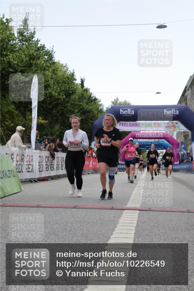 06.09.2026 - CURREX Alsterlauf Yannick Fuchs http://msf.ph/oto/10226549 06.09.2026 10:19:22 Ziel 2819, 2837, 3207, 3669, 3713, 4665, 5422, 5426, 5427, 5788, 5795 meine-sportfotos.de
