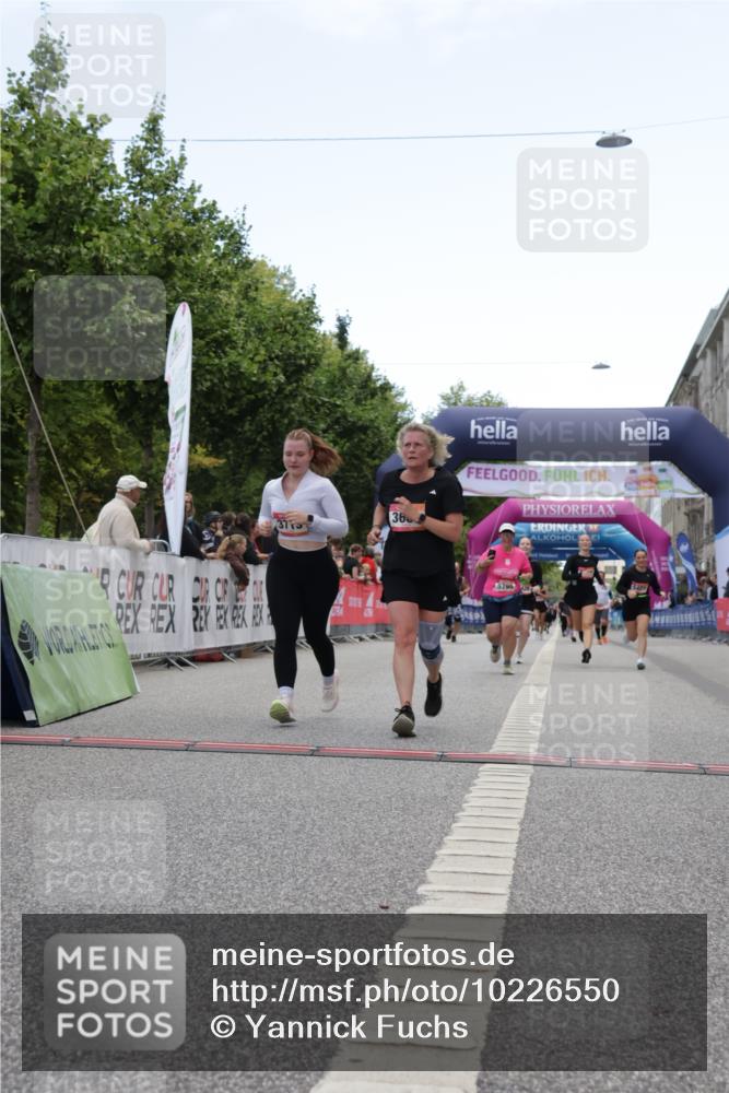 06.09.2026 - CURREX Alsterlauf Yannick Fuchs http://msf.ph/oto/10226550 06.09.2026 10:19:22 Ziel 2819, 2837, 3207, 3669, 3713, 4665, 5422, 5426, 5427, 5788, 5795 meine-sportfotos.de