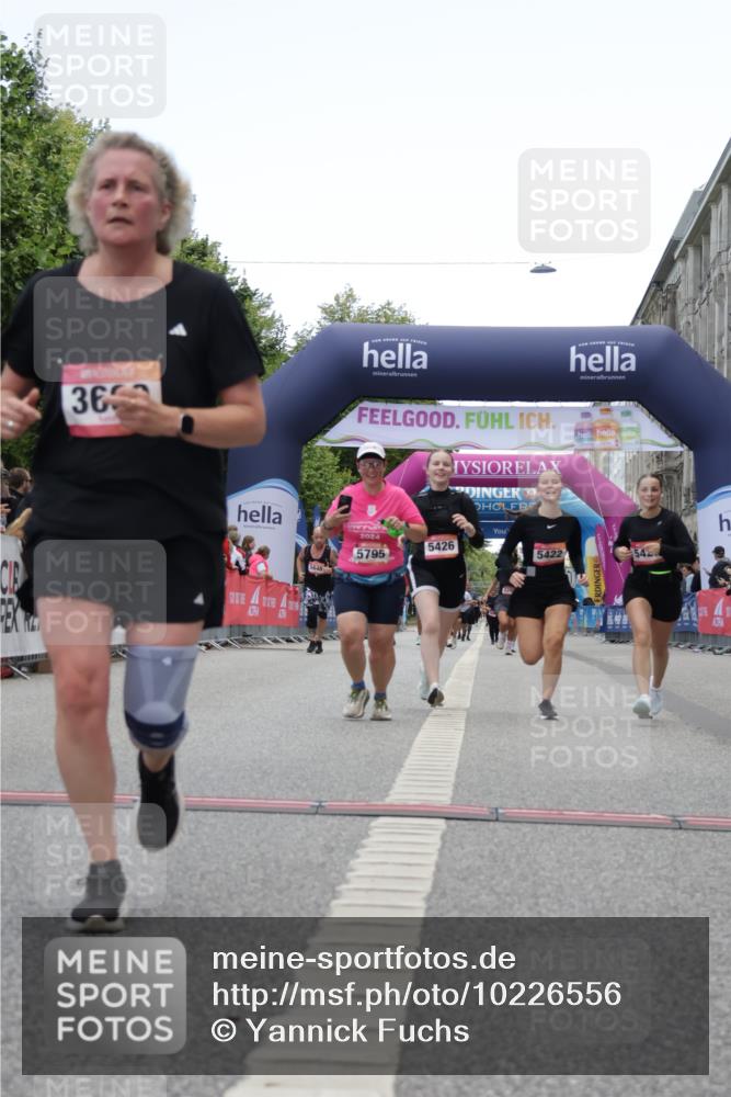 06.09.2026 - CURREX Alsterlauf Yannick Fuchs http://msf.ph/oto/10226556 06.09.2026 10:19:24 Ziel 2819, 2837, 3207, 3669, 3713, 4665, 5422, 5426, 5427, 5788, 5795 meine-sportfotos.de